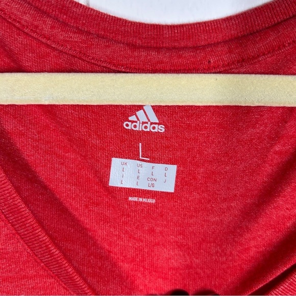 NWT Adidas Detroit Red Wings Graphic V Neck Short Sleeve Red Tee Large - Picture 4 of 6